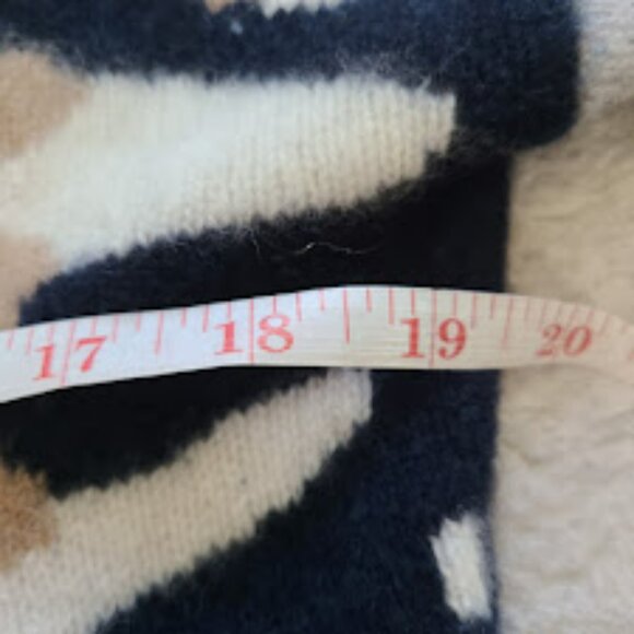 360Cashmere 100% Cashmere Cropped Camo Sweater Women’s Size Small Gray Taupe Cre - Picture 7 of 8